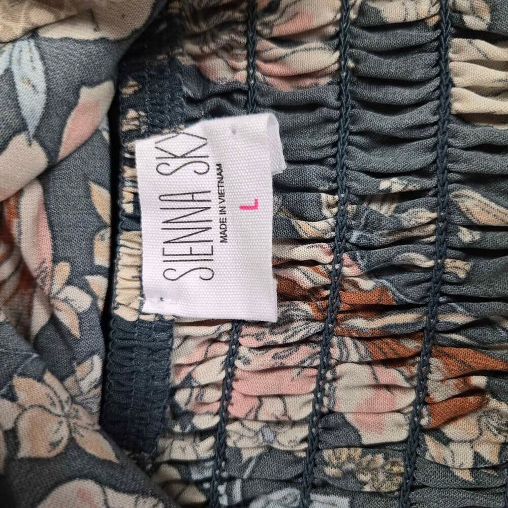 Sienna Sky Boho Floral Handkerchief Hem Smocked Cami Crop Top Blue Large NWT - Picture 4 of 7